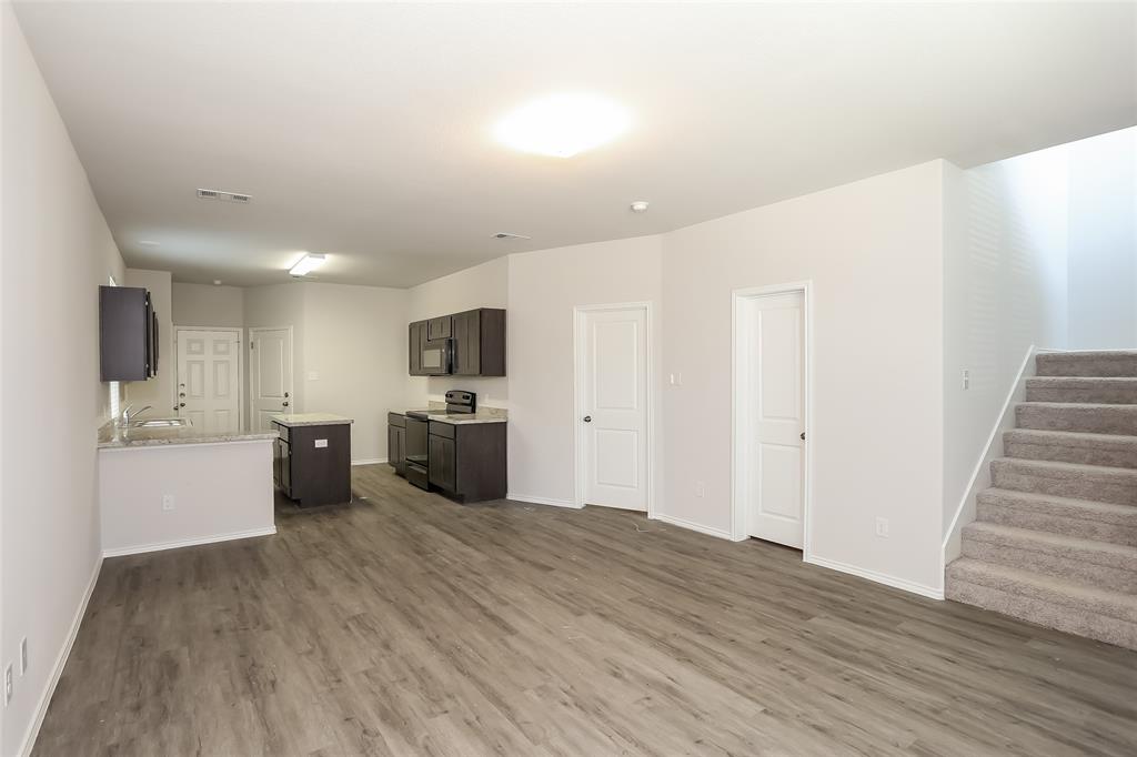 5517 Shore Point Trail Fort Worth, TX 76119 - Photo 4 of 15