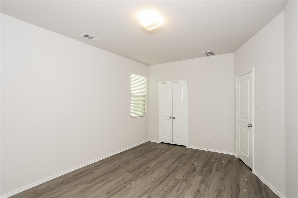 5517 Shore Point Trail Fort Worth, TX 76119 - Photo 5 of 15