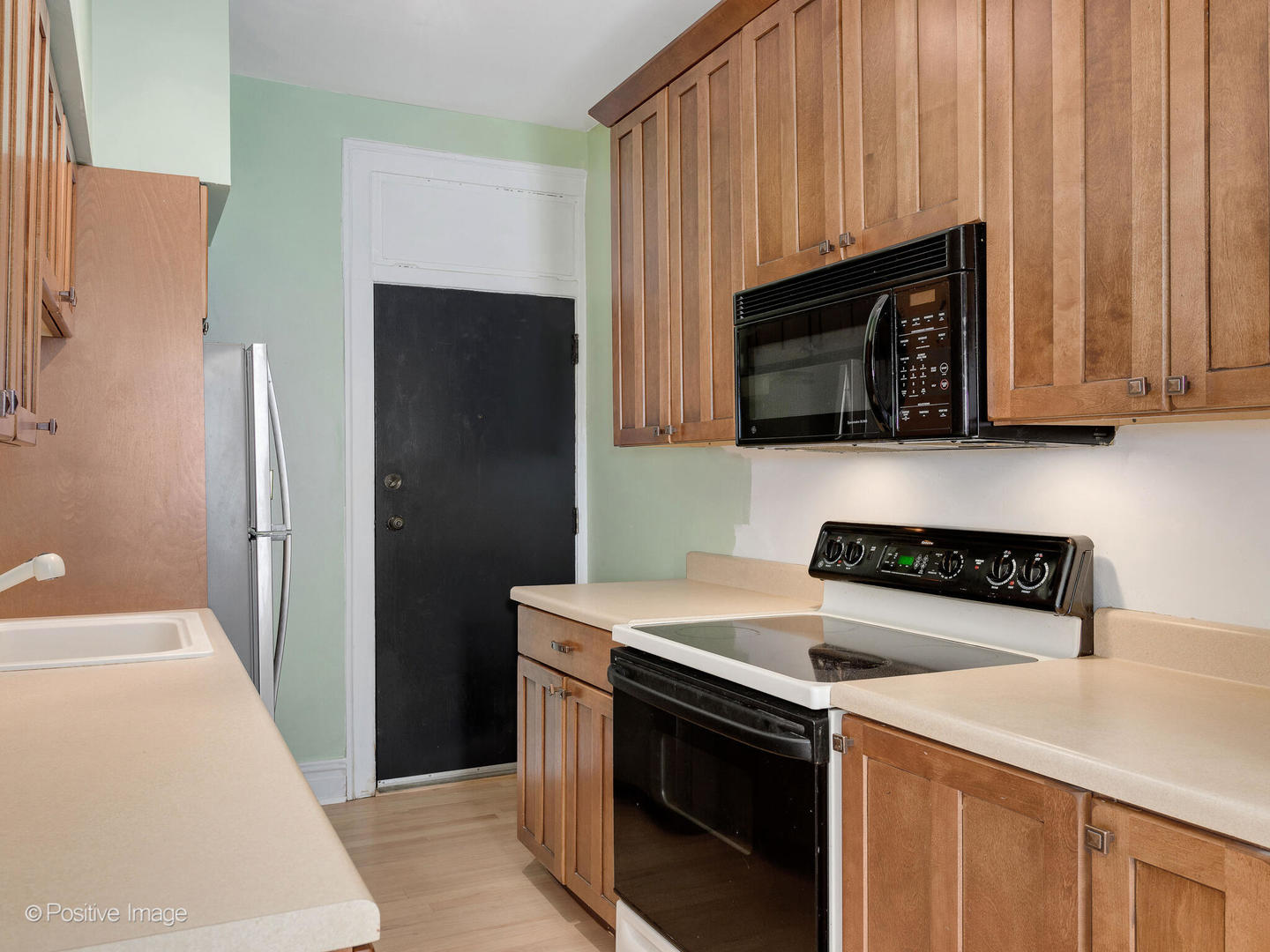 6259 North Sheridan Road, Unit 50 Chicago, IL 60660 - Photo 9 of 18 a kitchen with a stove microwave and refrigerator