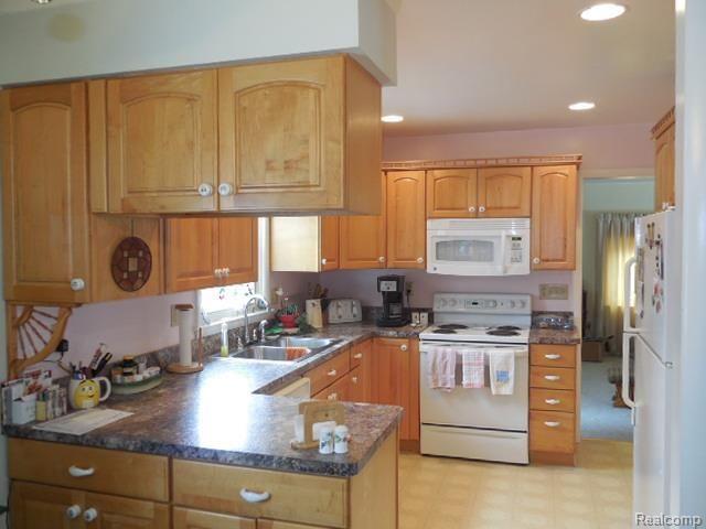 2220 Highfield Road Waterford, MI 48329 - Photo 7 of 30 7.JPG