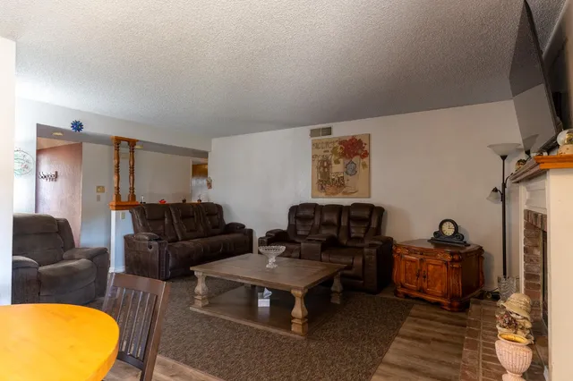 $430,000 | 1722 Buckingham Avenue, Clovis, CA 93611