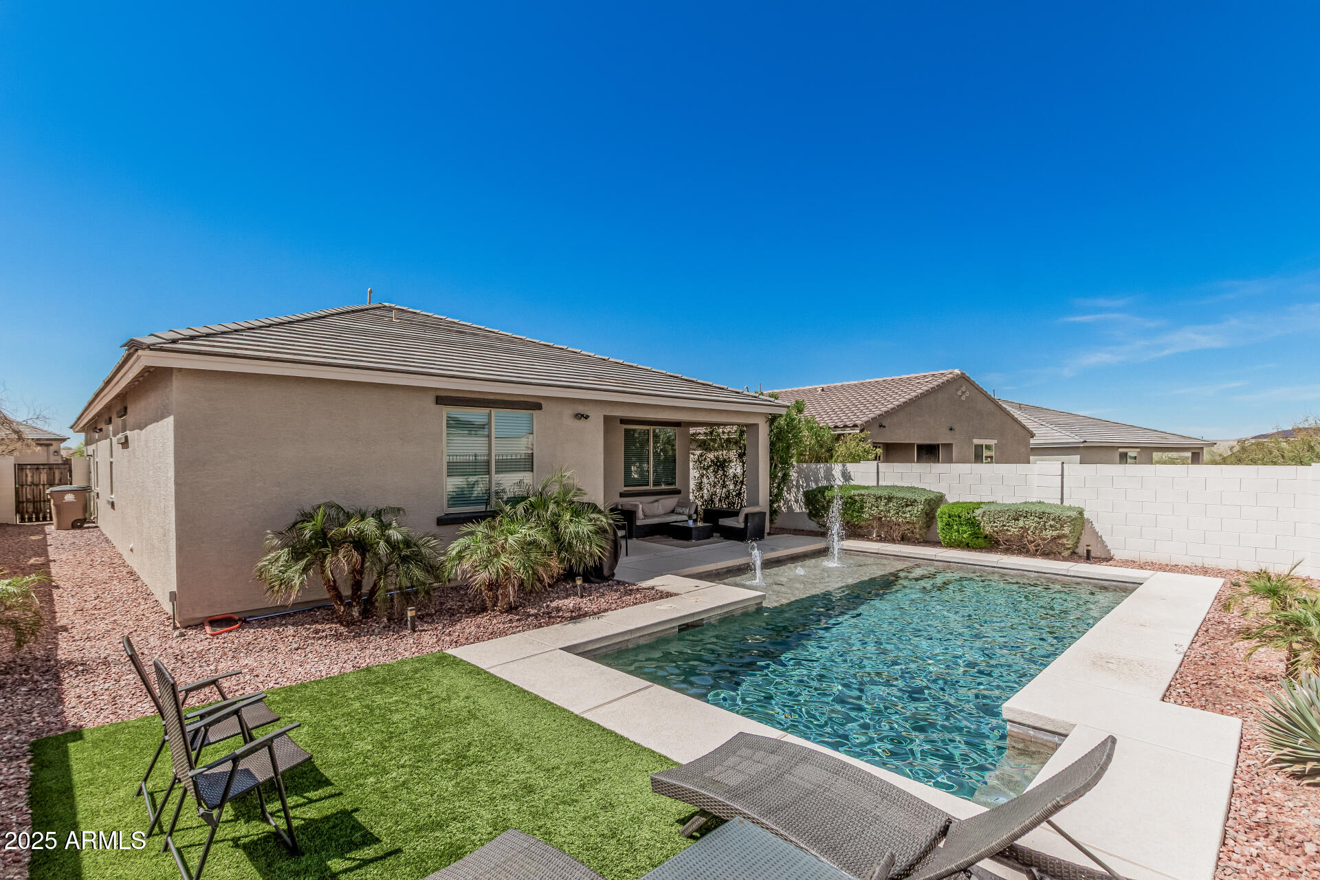 17784 West Sandy Road Goodyear, AZ 85338 - Photo 38 of 38 a front view of a house with garden
