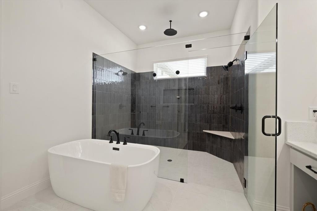 1028 Gatlin Circle Springtown, TX 76082 - Photo 18 of 30 a bathroom with a bathtub and shower