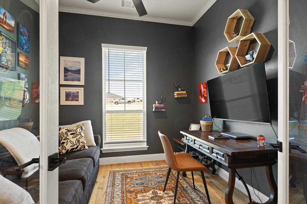 1028 Gatlin Circle Springtown, TX 76082 - Photo 4 of 30 a workspace with furniture and lamp