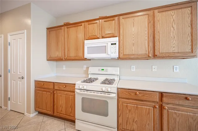 $2,100 | 2541 Cosmic Dust Street, Henderson, NV 89044