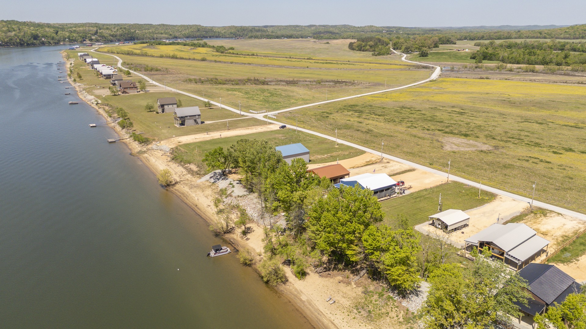 855 Hardin Bottom River Road Clifton, TN 38425 - Photo 4 of 30 a view of an ocean and beach