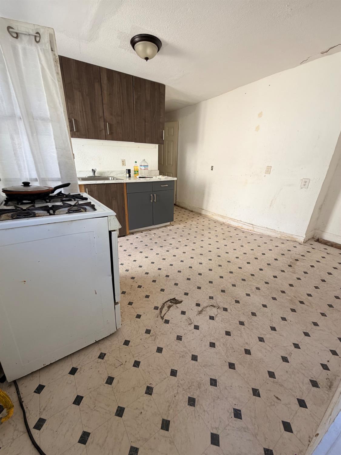 322 Pine Street Modesto, CA 95351 - Photo 18 of 21