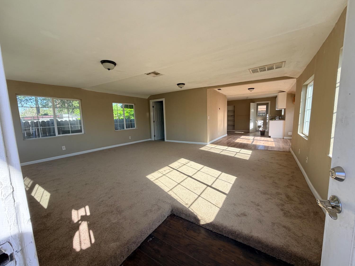 322 Pine Street Modesto, CA 95351 - Photo 5 of 21