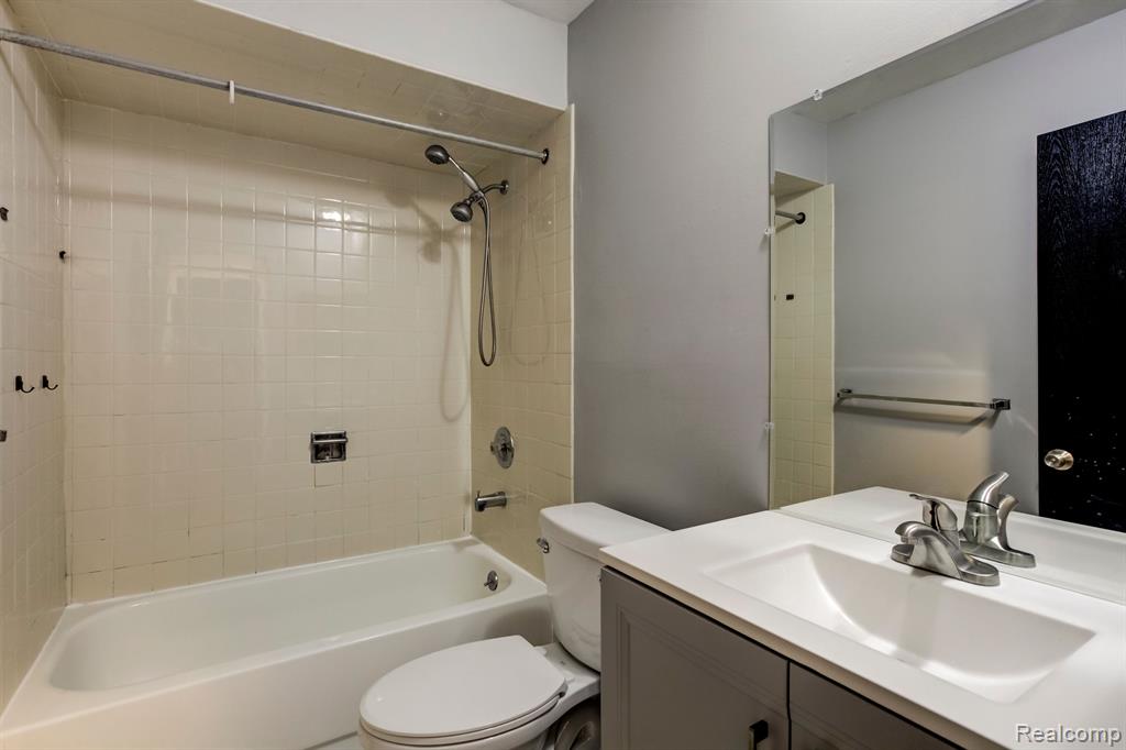 2175 Decker Road, Unit 49 Walled Lake, MI 48390 - Photo 14 of 19