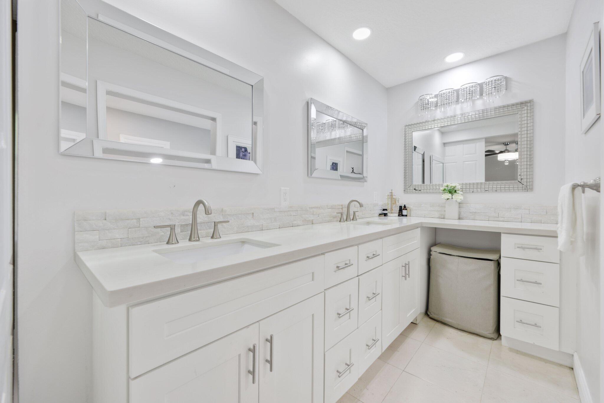 20898 Encanto Court Boca Raton, FL 33433 - Photo 33 of 67 Primary Bathroom