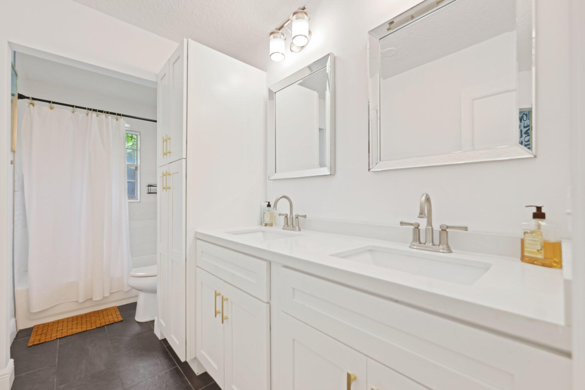 20898 Encanto Court Boca Raton, FL 33433 - Photo 37 of 67 Guest Bathroom