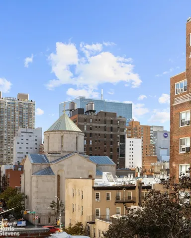 a black and white photo of a room