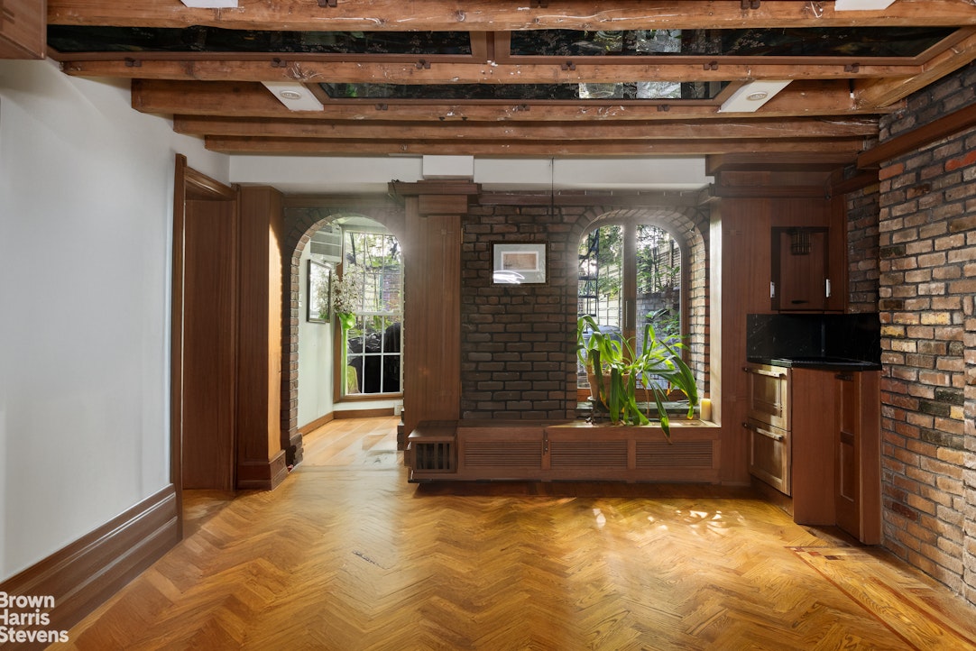 233 East 35th Street Manhattan, NY 10016 - Photo 5 of 6 a view of an entryway of a house