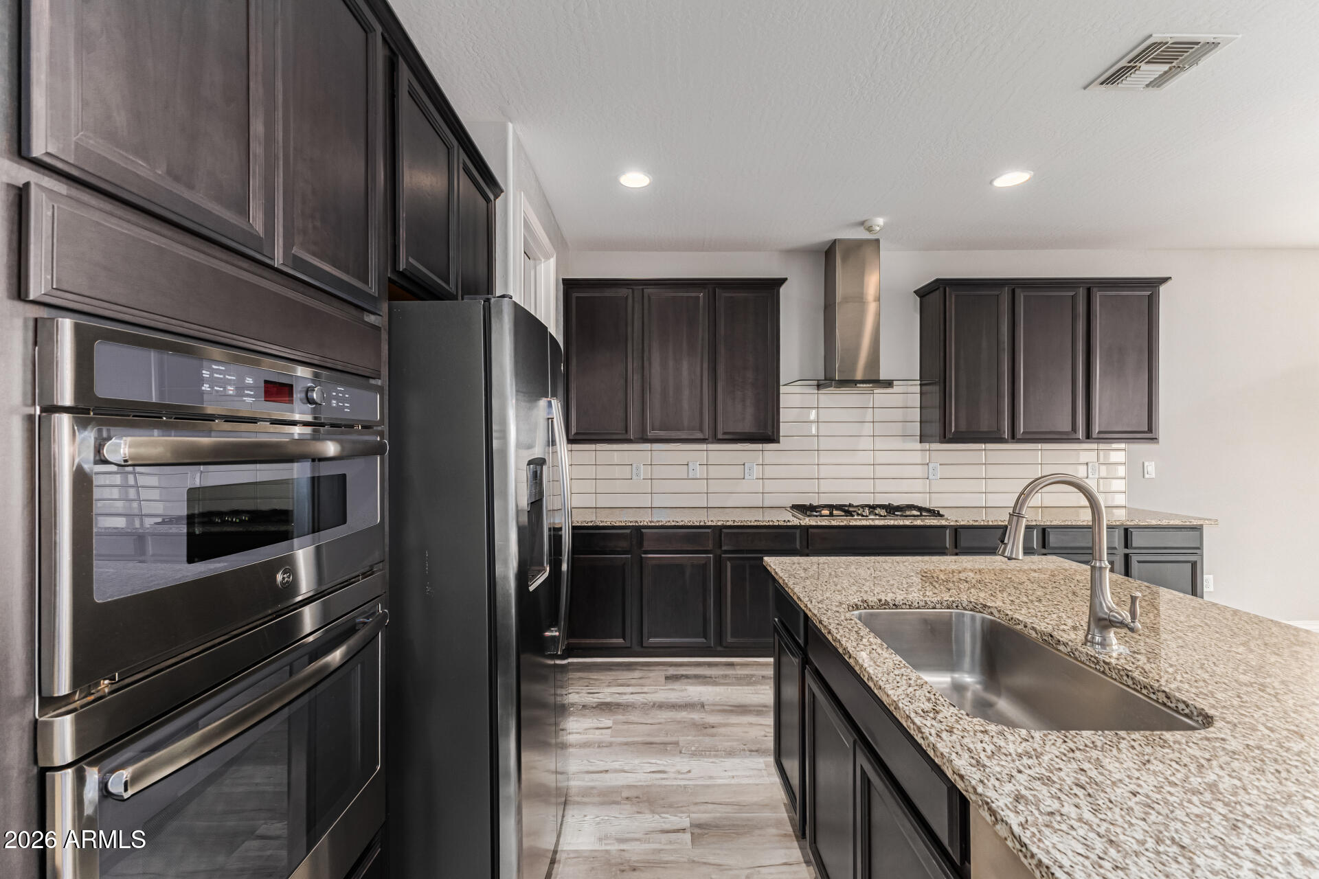 15768 West Pierce Street Goodyear, AZ 85338 - Photo 8 of 38 Kitchen