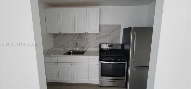 $2,300 | 111 Southwest 18th Avenue, Unit 3, Miami, FL 33135