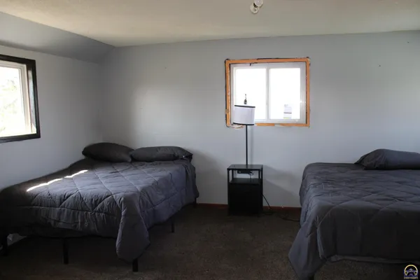$170,000 | 27314 South Indian Hills Road, Osage City, KS 66523