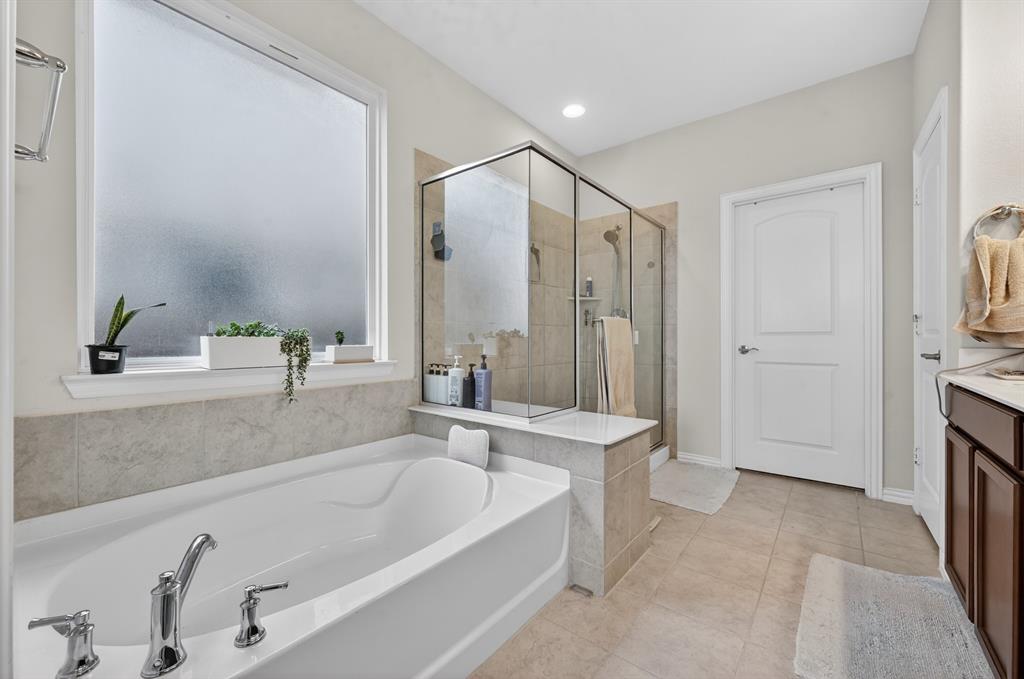 11320 Twisting Peak Road Fort Worth, TX 76052 - Photo 14 of 23 a spacious bathroom with a bathtub and a sink
