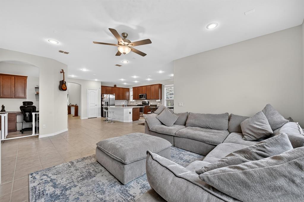 11320 Twisting Peak Road Fort Worth, TX 76052 - Photo 4 of 23 a living room with furniture and kitchen view