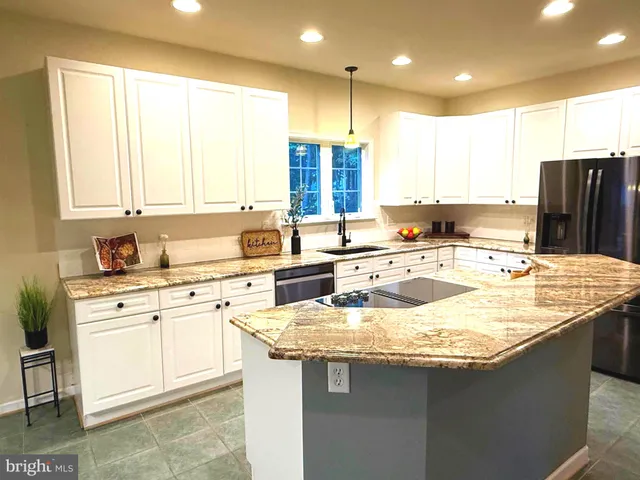 $549,900 | 350 Rotterham Drive, Hedgesville, WV 25427