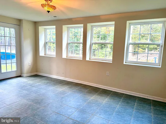 $549,900 | 350 Rotterham Drive, Hedgesville, WV 25427