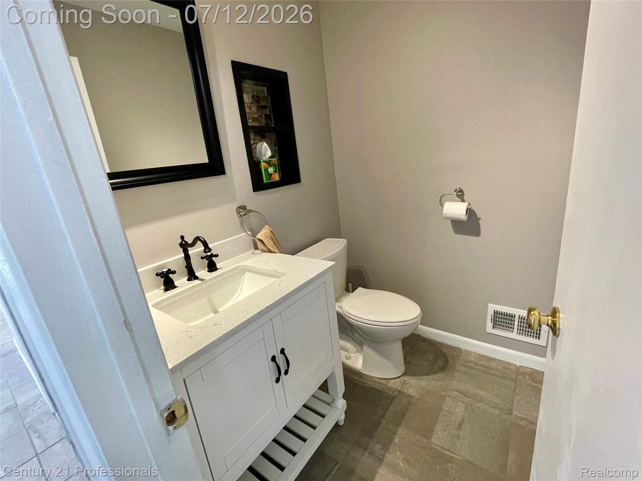1816 Burning Bush Court Rochester, MI 48309 - Photo 13 of 38 11.jpg