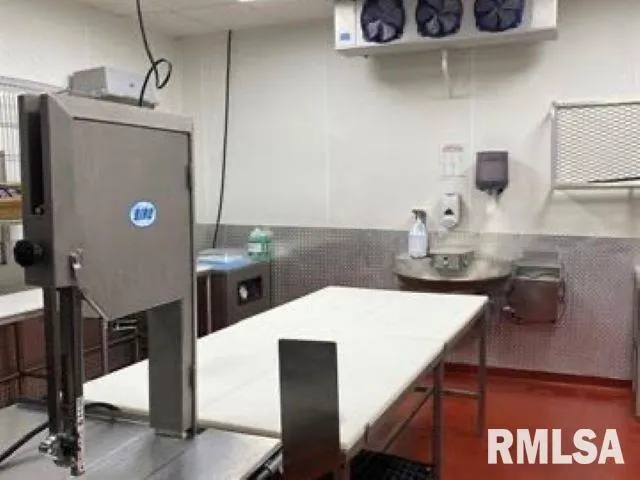 $1,950,000 | 422 Mine Road, De Soto, IL 62924