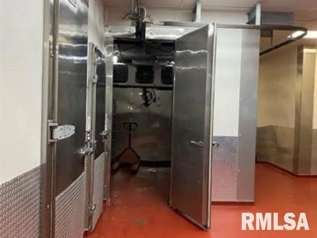 $1,950,000 | 422 Mine Road, De Soto, IL 62924