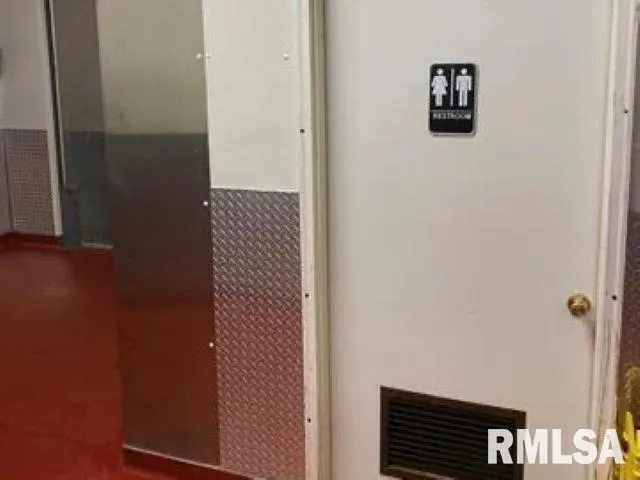 $1,950,000 | 422 Mine Road, De Soto, IL 62924