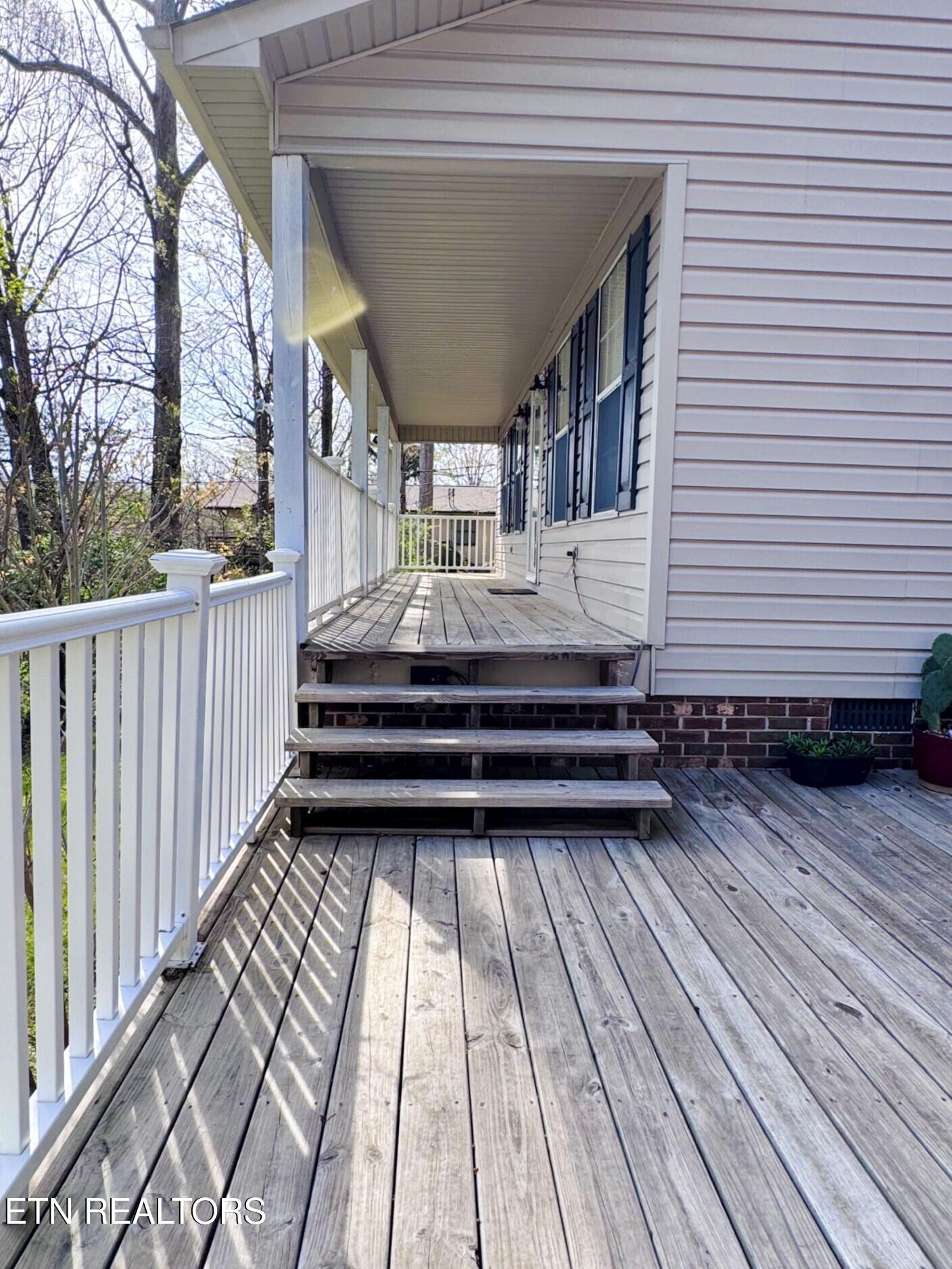 305 Orchard Knob Road Clinton, TN 37716 - Photo 5 of 31 26f17bbd-d42e-4190-aaca-bbb9f20f625d_inP