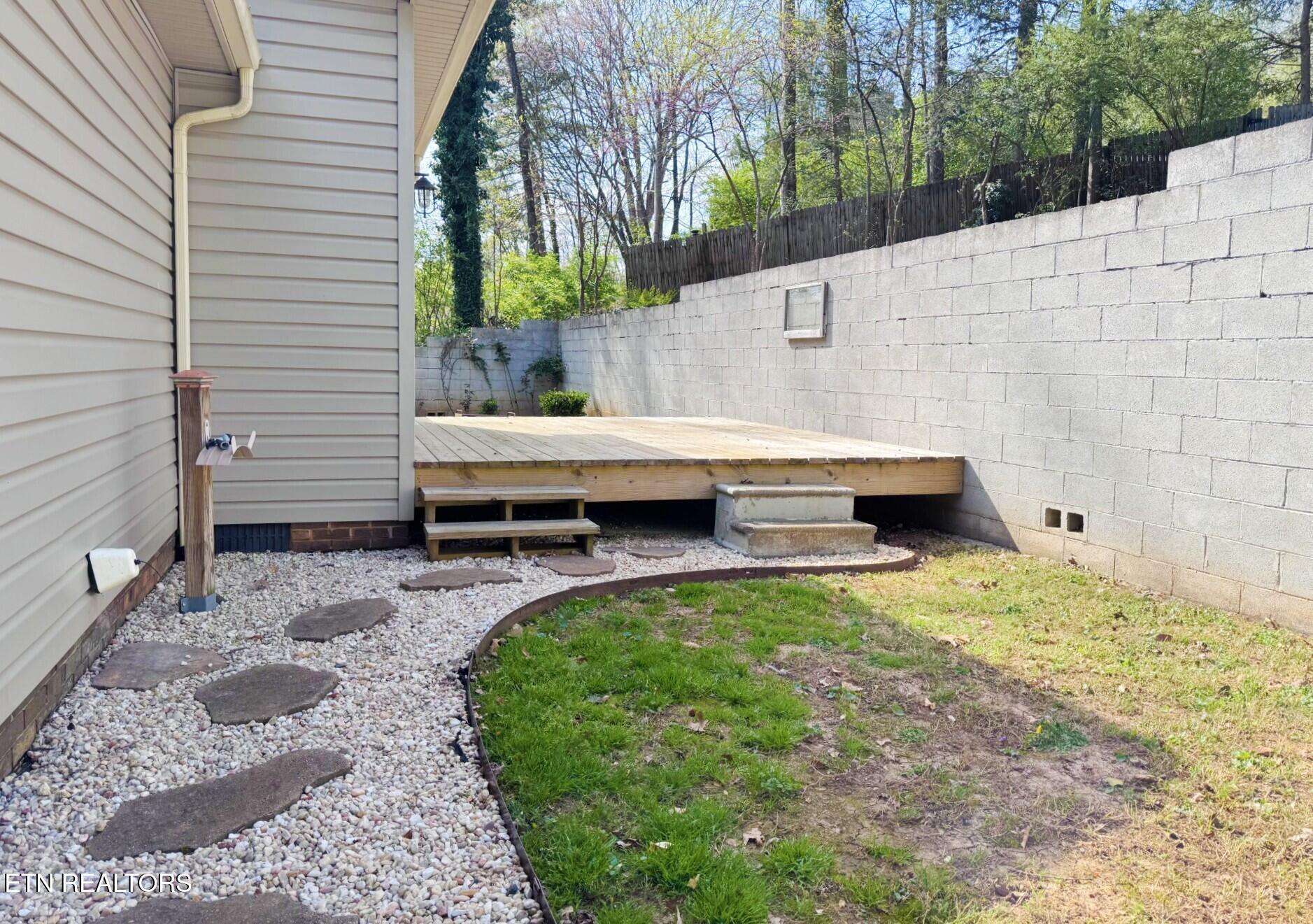 305 Orchard Knob Road Clinton, TN 37716 - Photo 6 of 31 a4b7d0b0-4bb2-4af6-a2a3-eed32571b777_inP