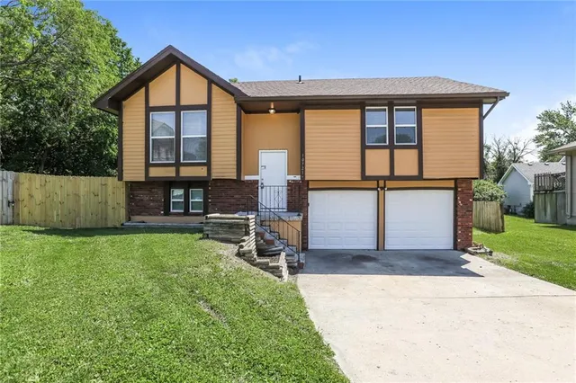 $1,795 | 10721 Mckinley Court, Kansas City, MO 64134