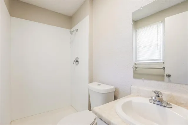 $1,795 | 10721 Mckinley Court, Kansas City, MO 64134