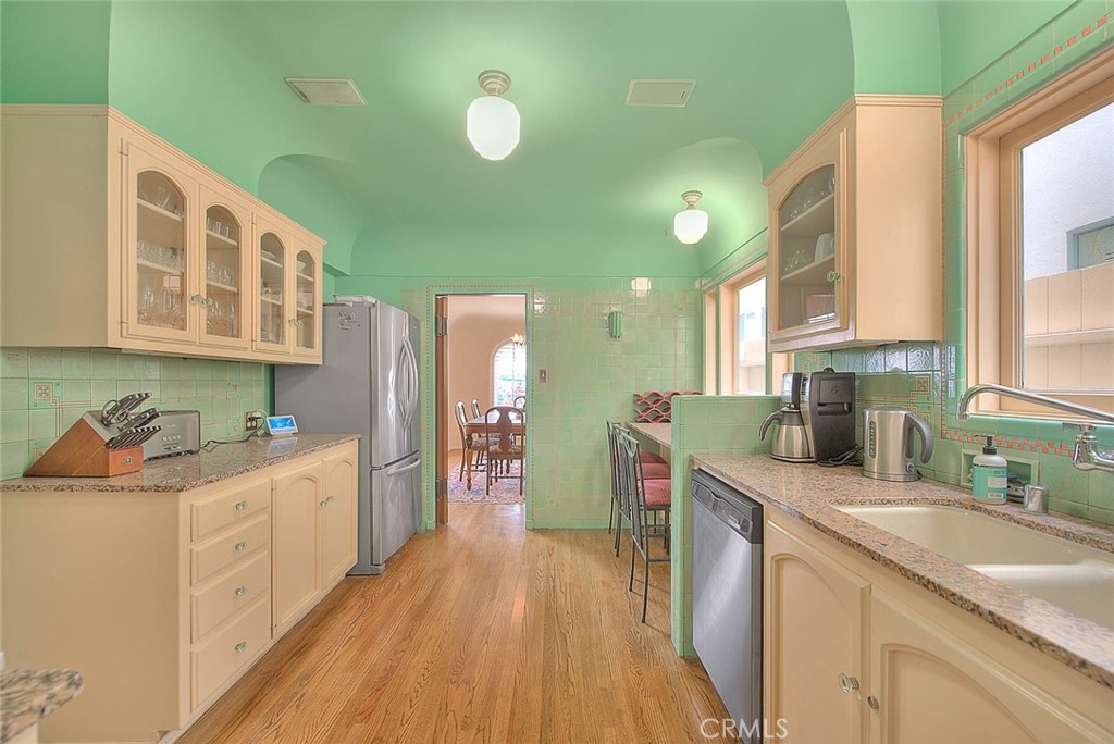 1602 The Strand Hermosa Beach, CA 90254 - Photo 13 of 35