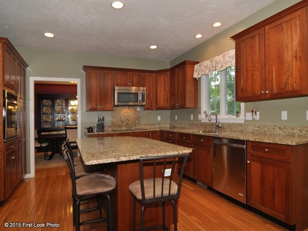 31 Plantation Road Mansfield, MA 02048 - Photo 3 of 29 Gallery Image 3