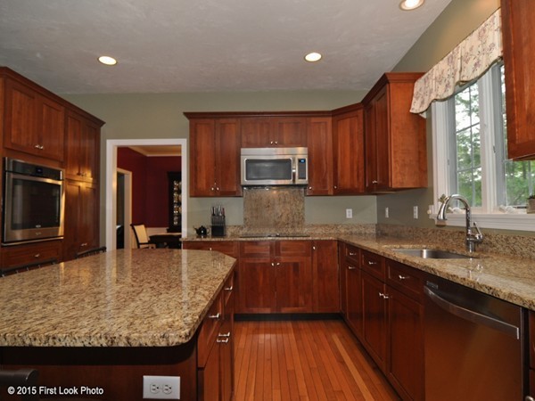 31 Plantation Road Mansfield, MA 02048 - Photo 4 of 29 Gallery Image 4