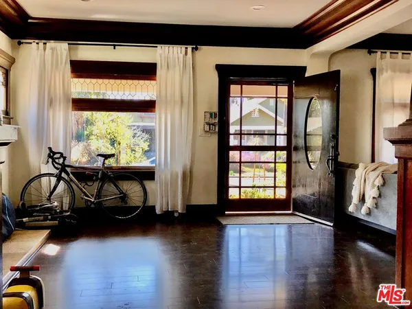 $4,750 | 2345 West 30th Street, Los Angeles, CA 90018