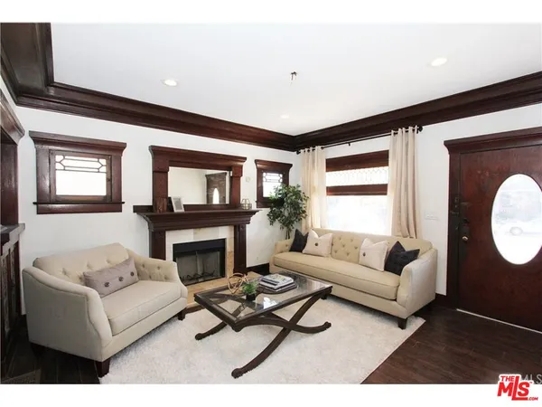 $4,750 | 2345 West 30th Street, Los Angeles, CA 90018