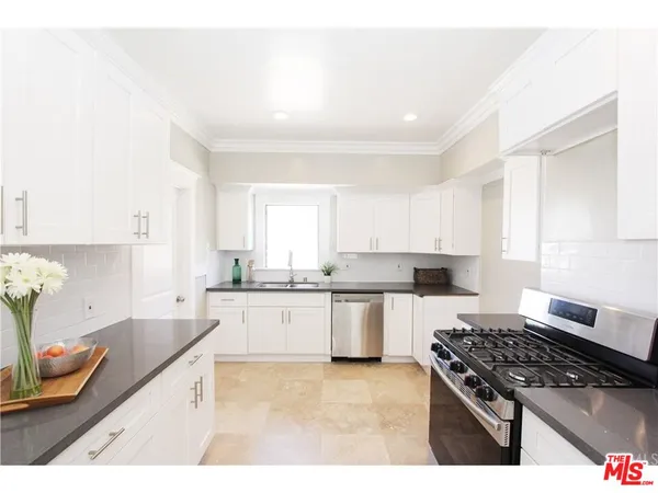 $4,750 | 2345 West 30th Street, Los Angeles, CA 90018