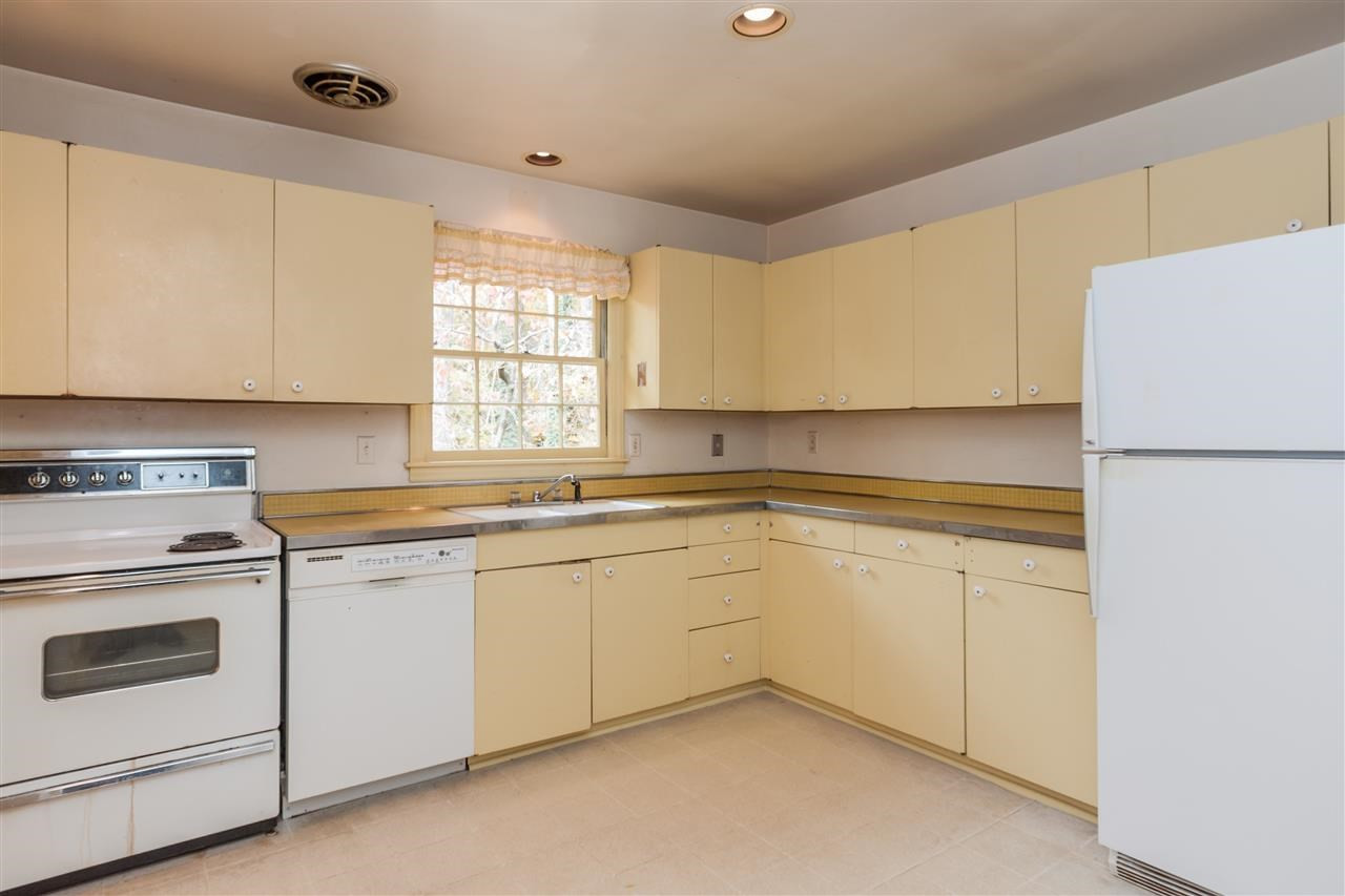 3333 Coleridge Drive Raleigh, NC 27609 - Photo 8 of 25 Kitchen
