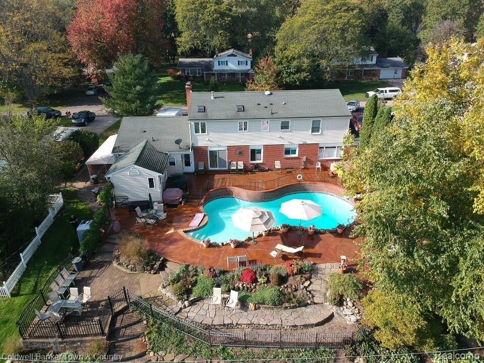 30072 Wicklow Road Farmington Hills, MI 48334 - Photo 3 of 47