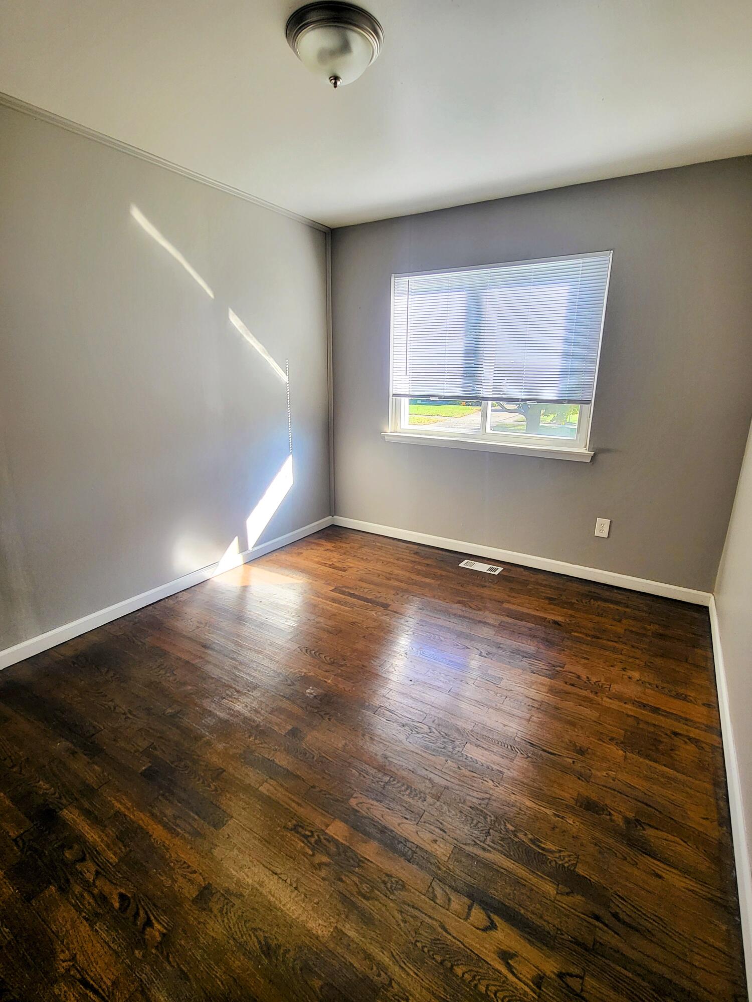 15748 Isabelle Street Romulus, MI 48174 - Photo 13 of 17 20241016_105528-EDIT