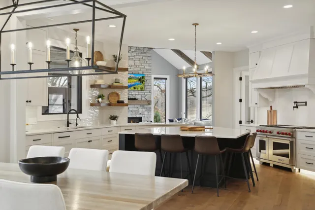 $2,617,830 | 935 Lakewood Hills Road North, Eagan, MN 55123