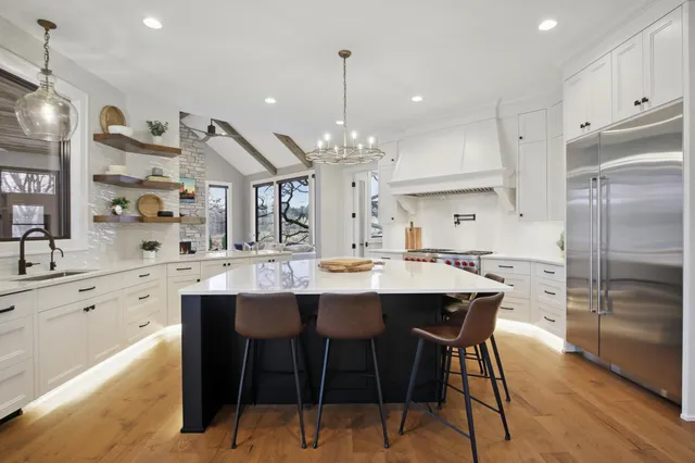 $2,617,830 | 935 Lakewood Hills Road North, Eagan, MN 55123