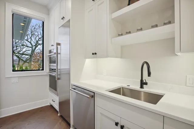 $2,617,830 | 935 Lakewood Hills Road North, Eagan, MN 55123