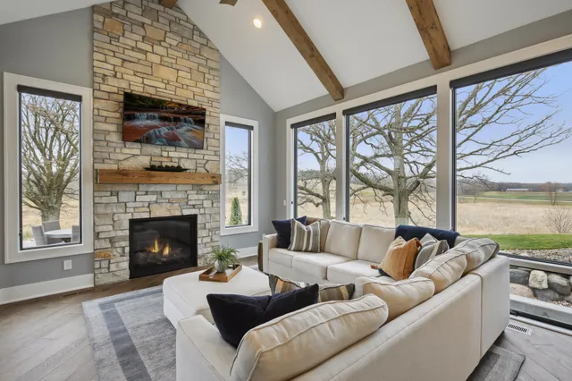 $2,617,830 | 935 Lakewood Hills Road North, Eagan, MN 55123