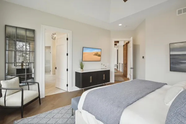 $2,617,830 | 935 Lakewood Hills Road North, Eagan, MN 55123