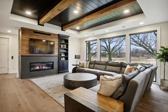 $2,617,830 | 935 Lakewood Hills Road North, Eagan, MN 55123