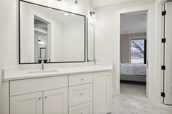 $2,617,830 | 935 Lakewood Hills Road North, Eagan, MN 55123