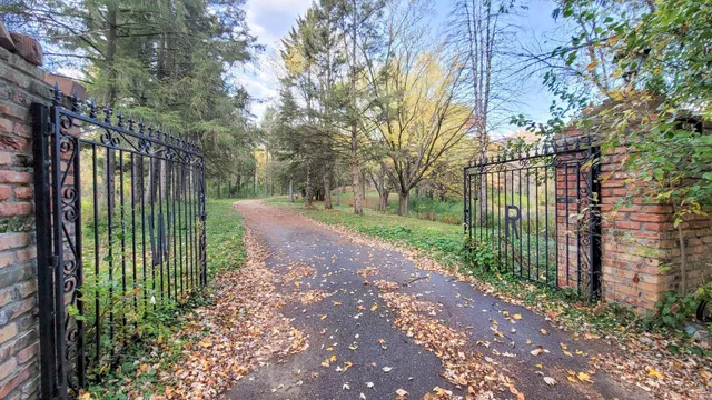 $2,617,830 | 935 Lakewood Hills Road North, Eagan, MN 55123