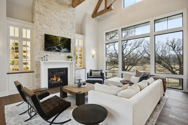 $2,617,830 | 935 Lakewood Hills Road North, Eagan, MN 55123